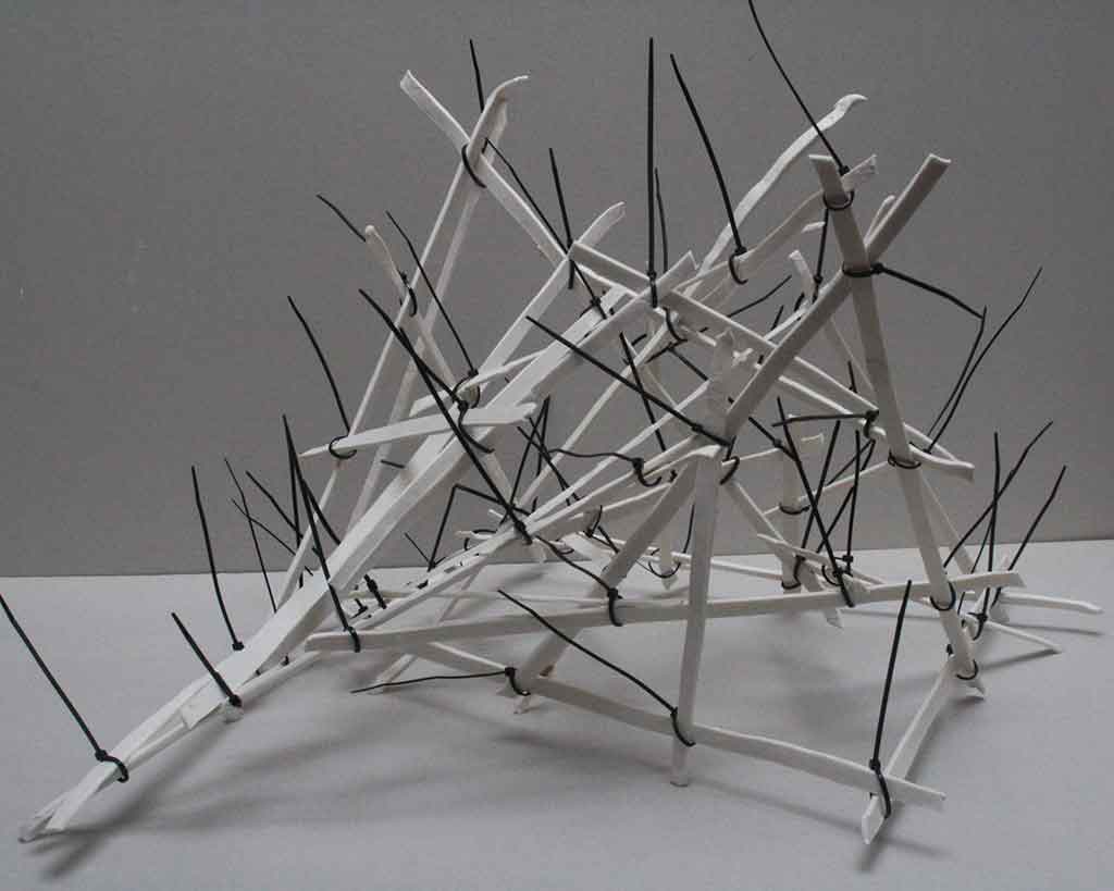 „…für J.Cage I“, 2017, Porzellan, Kabelbinder Größe: variabel