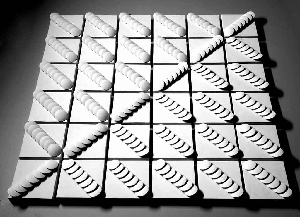 „Diagonale“, 2005, Tonaufbau, 140 x 140 x 8 cm