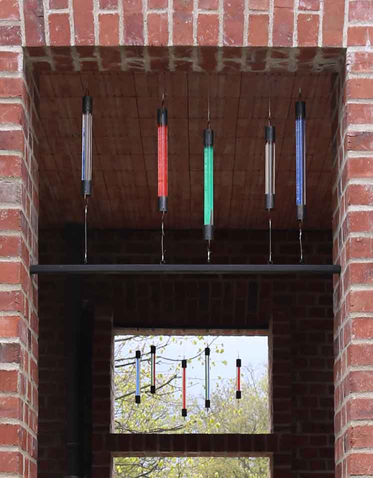 Botanischer Garten Kassel: coloured glass rods, 2021, Installation, transparente Glasstäbe mit farbigen Streifen, Stahlhülsen, 2 x ca. 90 x 70 cm