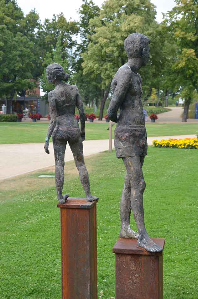 „Feliks und Zoe“, 2018, Bronze, ca.90 cm, Landesgartenschau Burg 