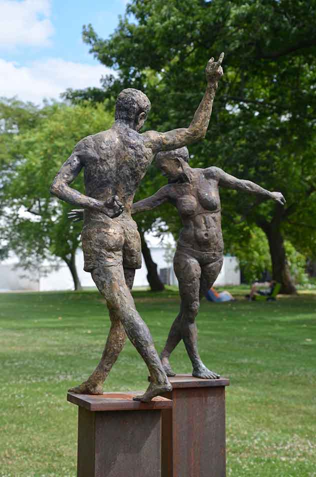 „Jakob und Lioba“, 2018, Bronze, ca.90 cm, Landesgartenschau Burg 